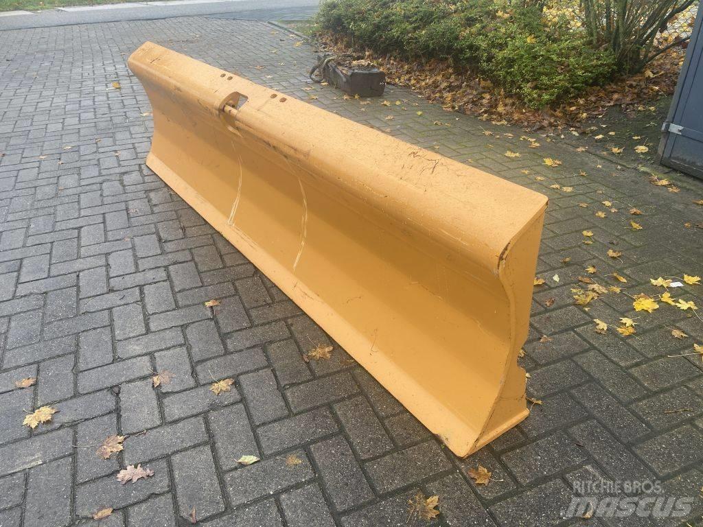 CASE DOZER BLADE Klinger