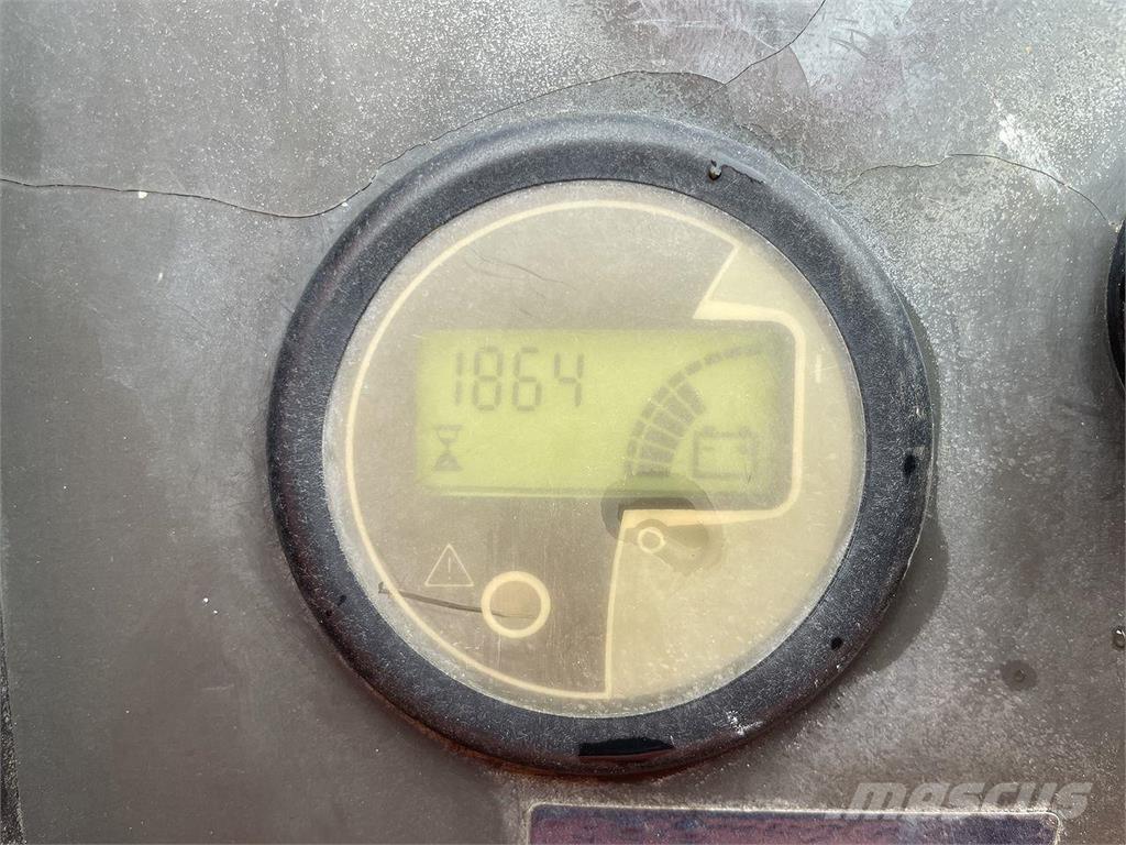 JLG 800AJ Bomlifte med knækarm