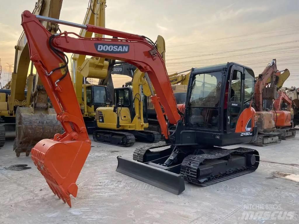 Doosan DX60 Gravemaskiner på larvebånd