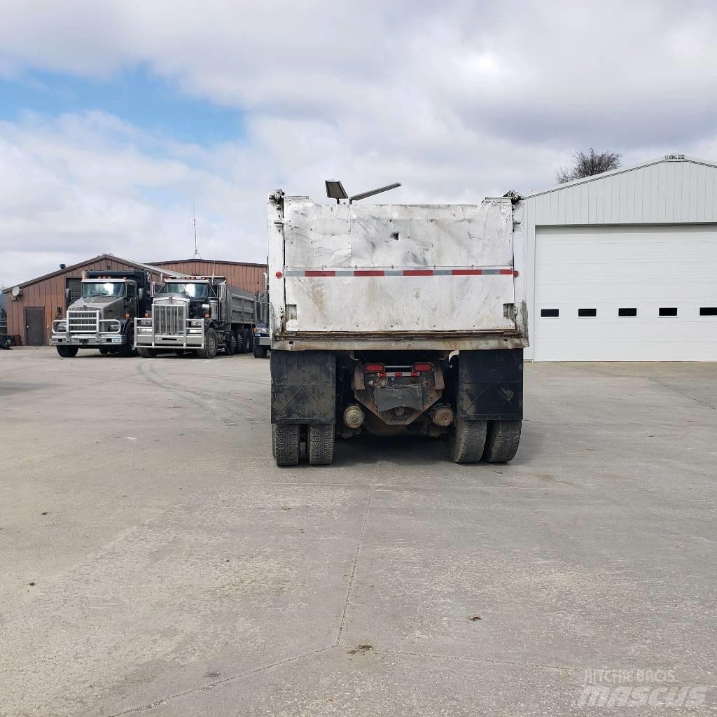 Ford L 9000 Lastbiler med tip