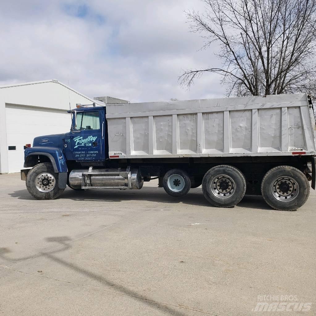 Ford L 9000 Lastbiler med tip