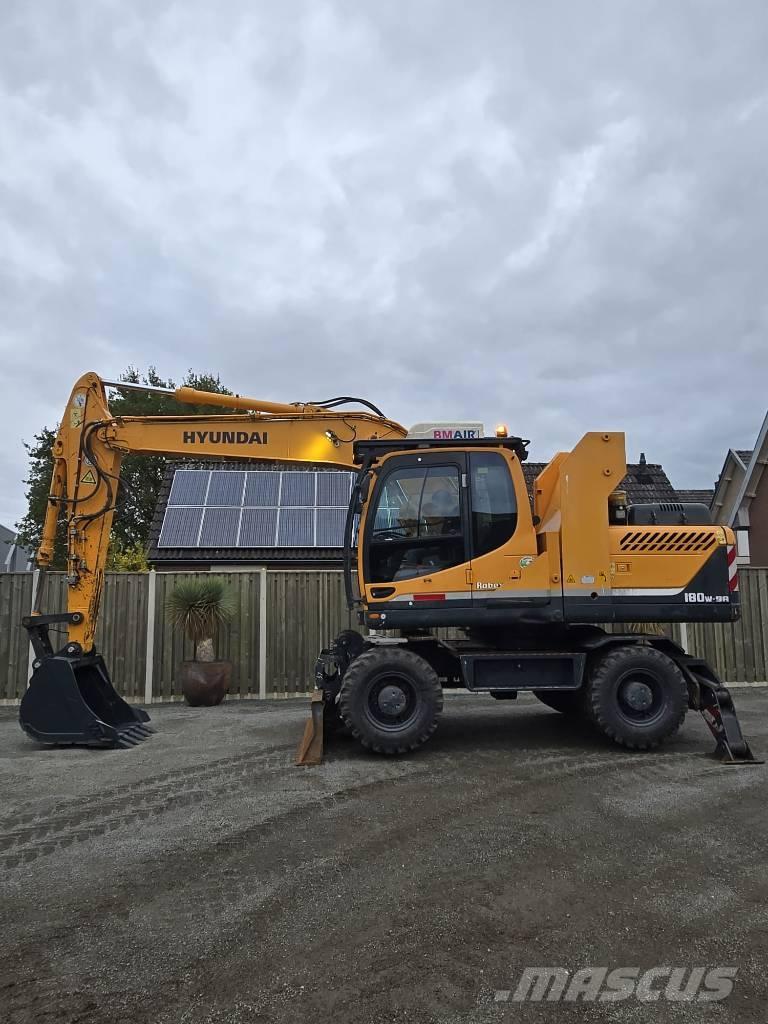 Hyundai R 180W-9A Gravemaskiner på hjul