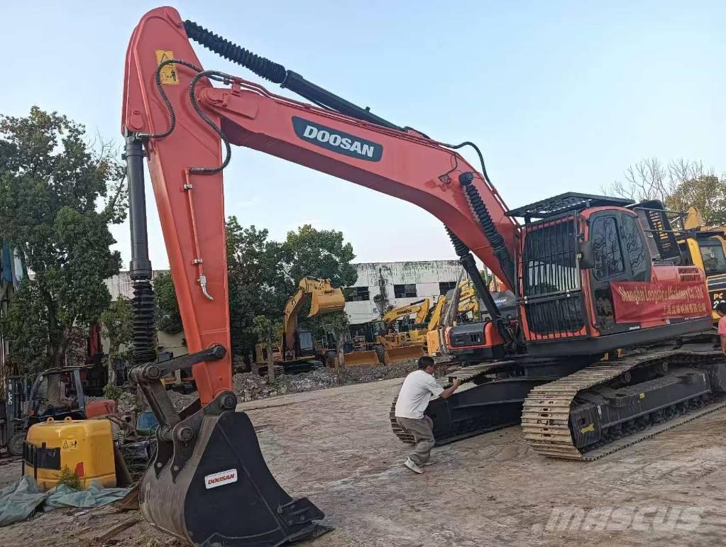 Doosan DX 225 LC Gravemaskiner på larvebånd