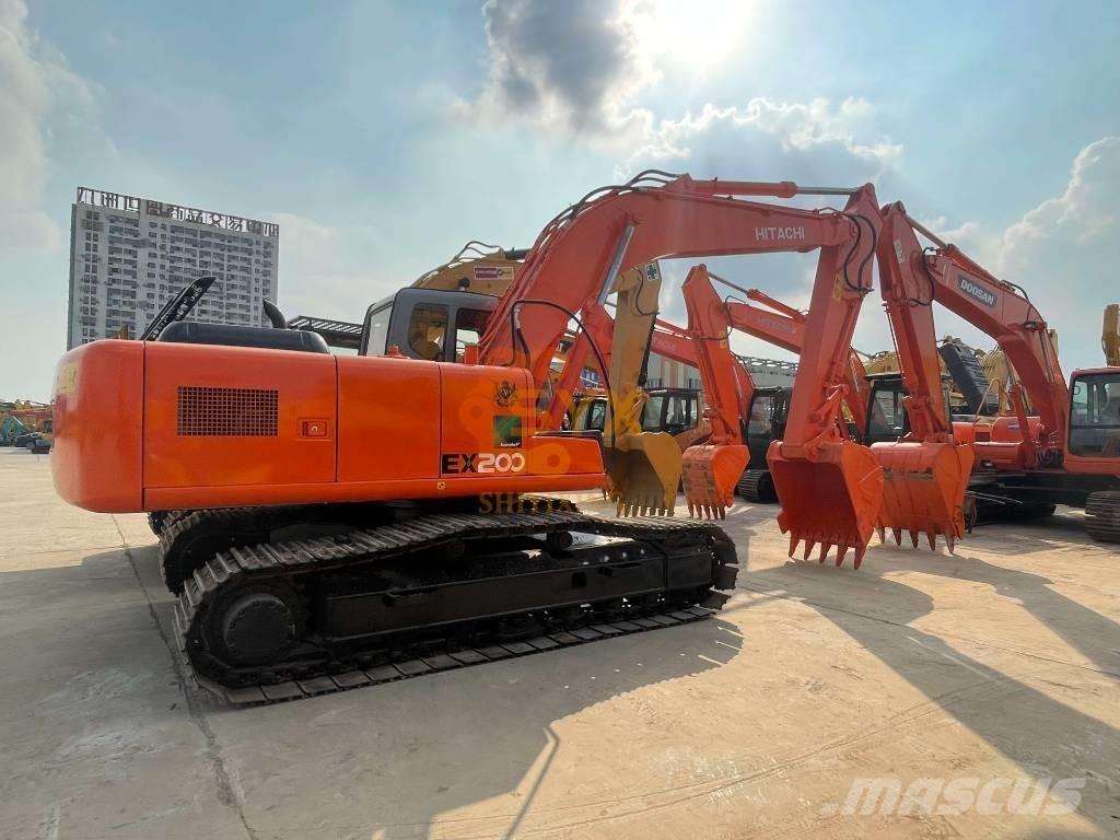 Hitachi EX 200 Gravemaskiner på larvebånd