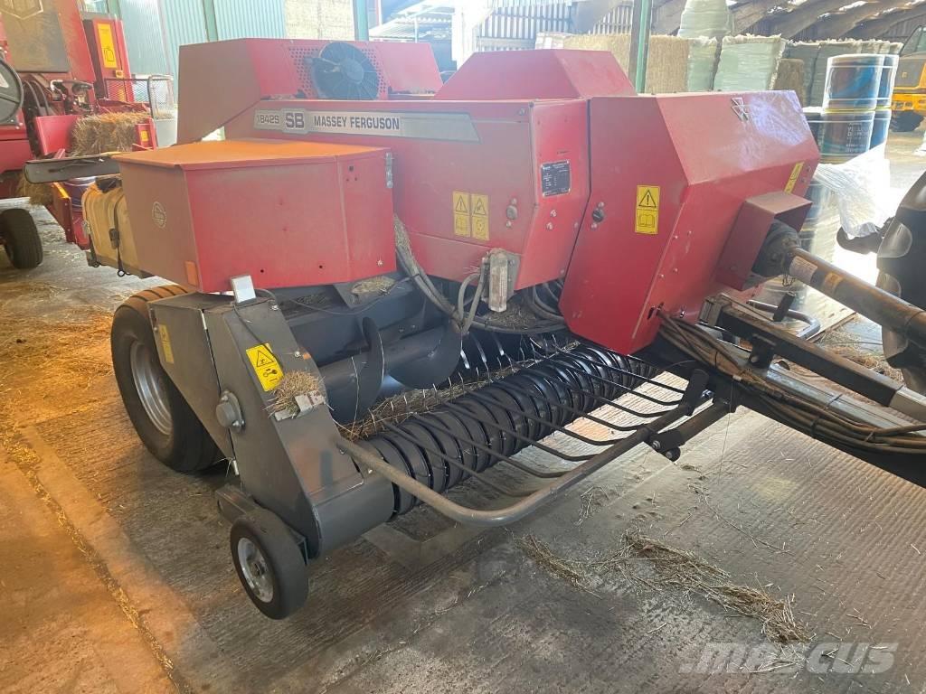 Massey Ferguson 1842 Pressere til firkantede baller