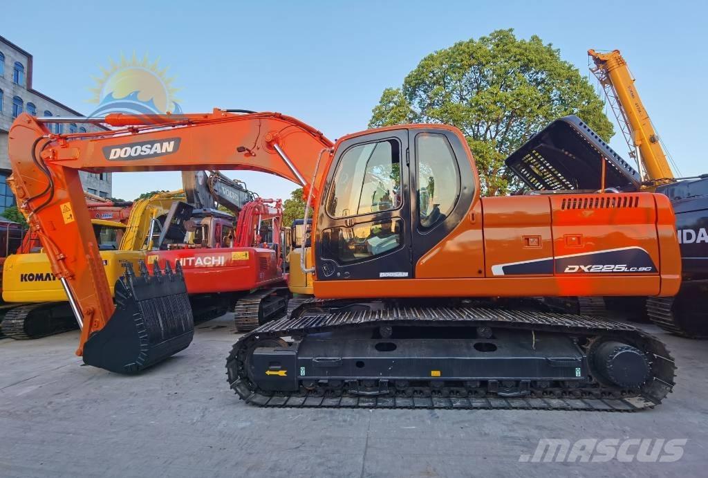 Doosan DX 225 LC Gravemaskiner på larvebånd