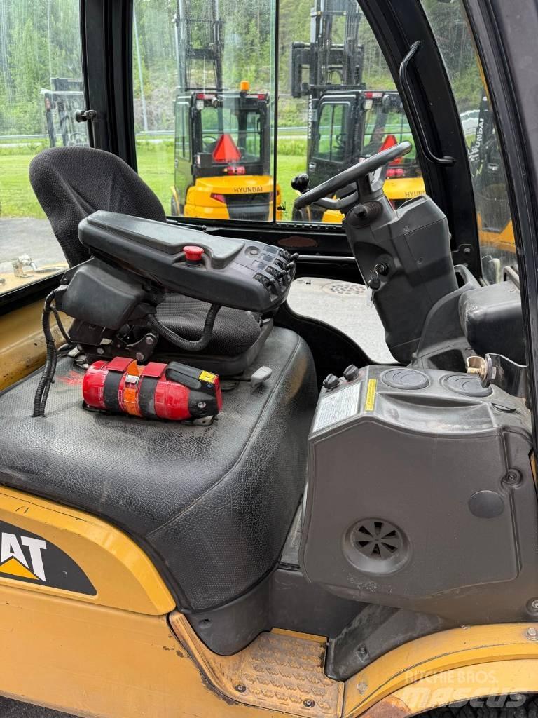 CAT GP 30 N LPG gaffeltrucks