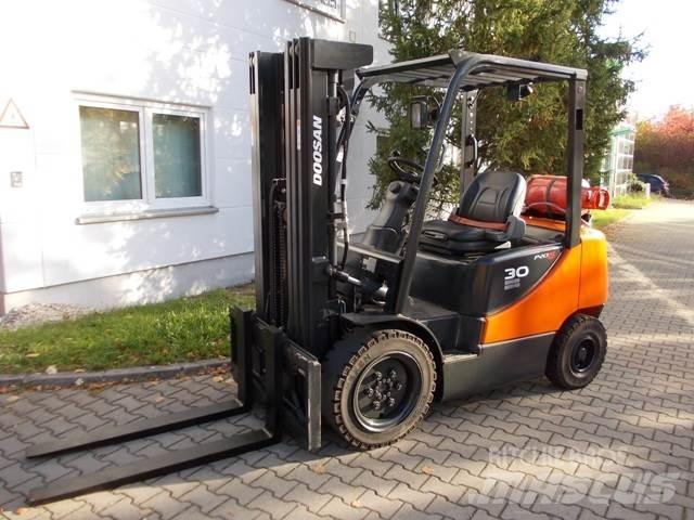 Doosan G 30 E LPG gaffeltrucks