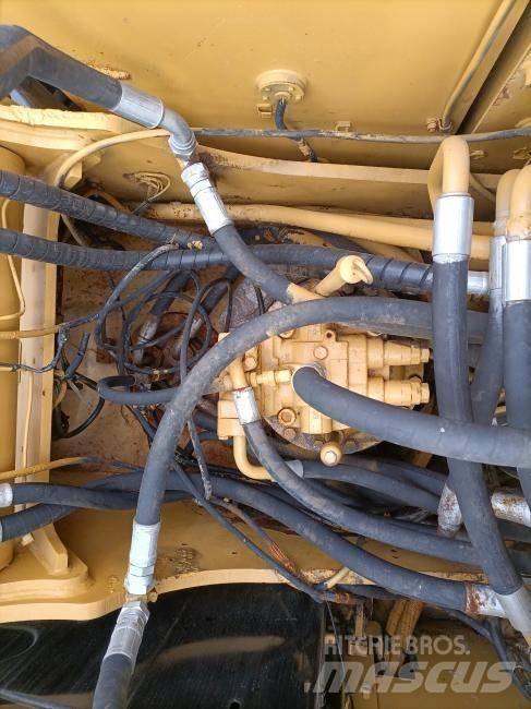 CAT 325 D Gravemaskiner på larvebånd