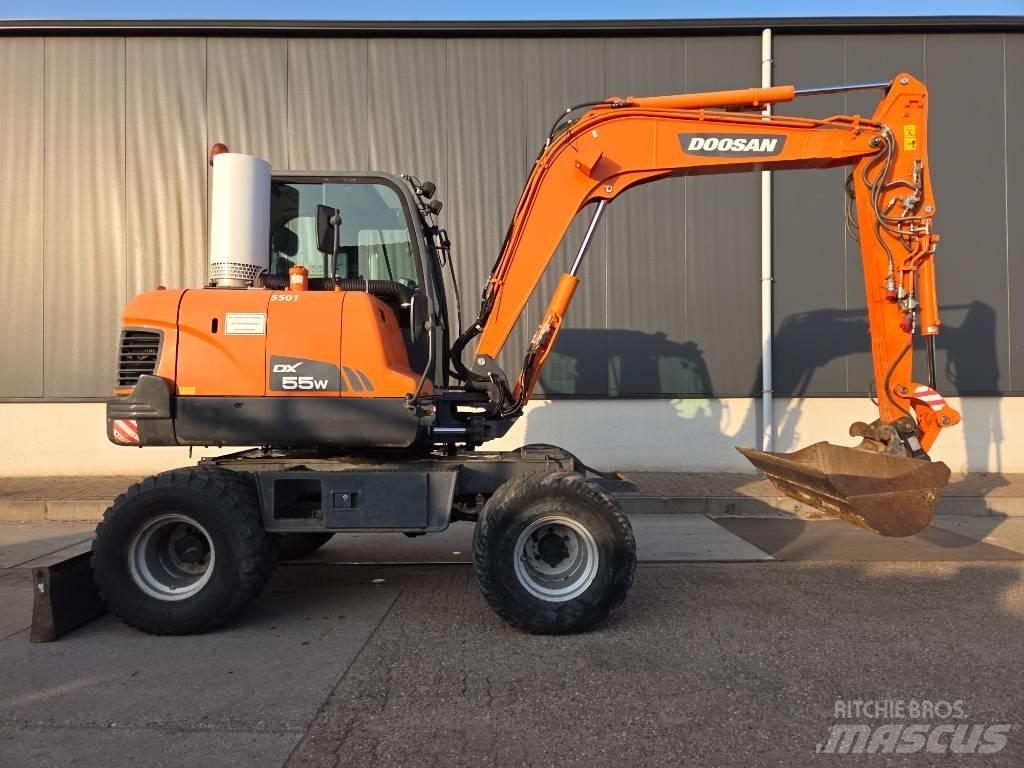 Doosan DX 55 W Gravemaskiner på hjul