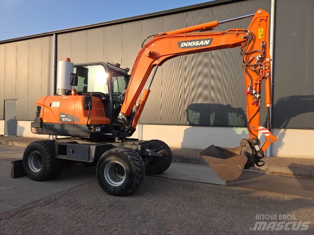 Doosan DX 55 W Gravemaskiner på hjul