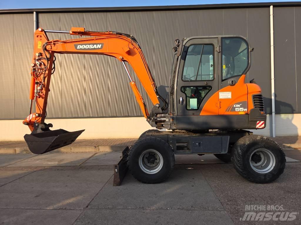 Doosan DX 55 W Gravemaskiner på hjul