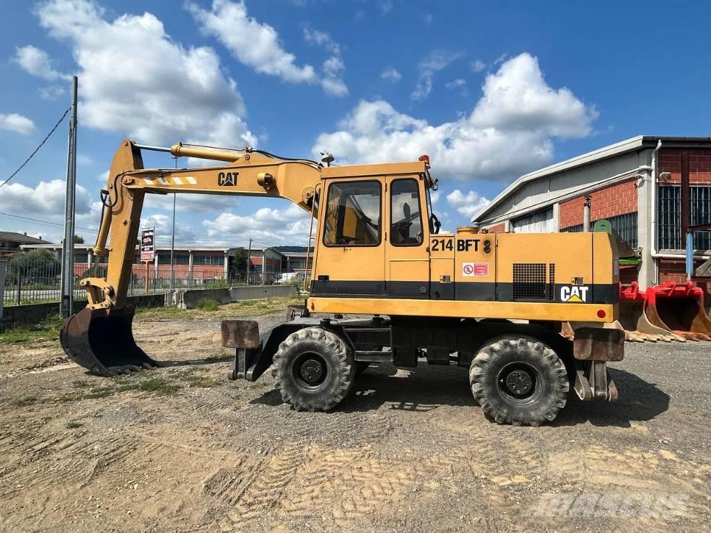 CAT 214 Gravemaskiner på hjul