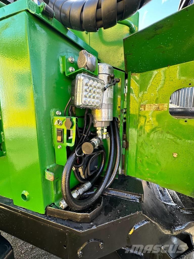 John Deere 810 E Udkørselsmaskiner