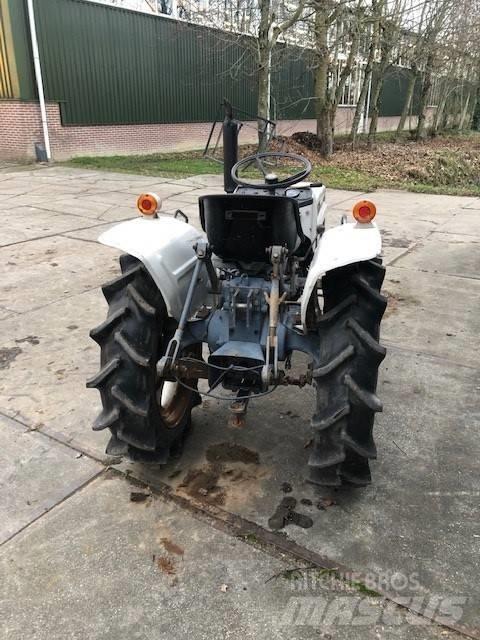  Kumiai ST1620 Kompakte traktorer
