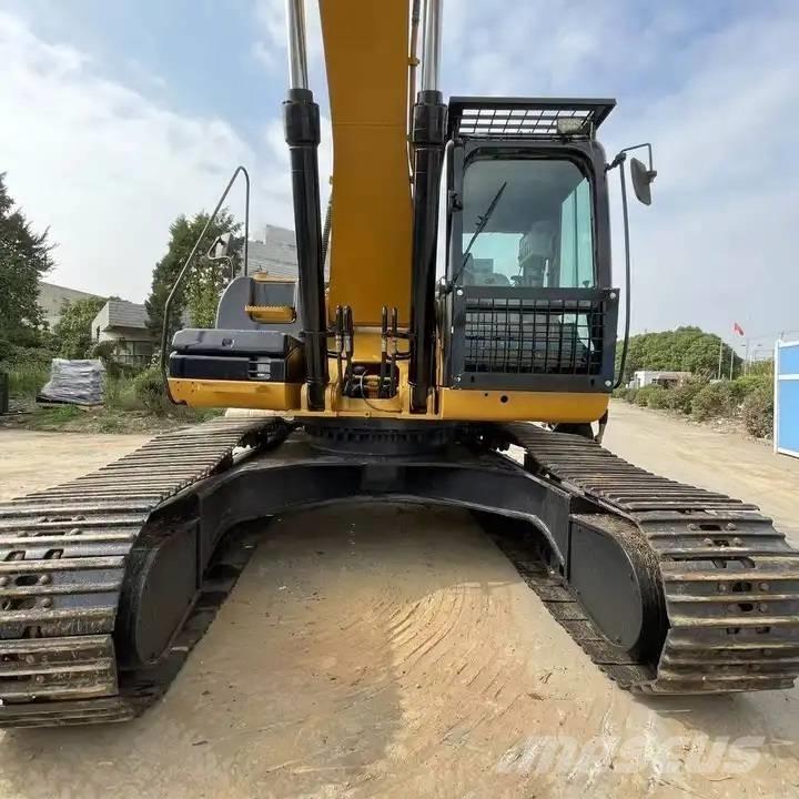 CAT 330D Gravemaskiner på larvebånd