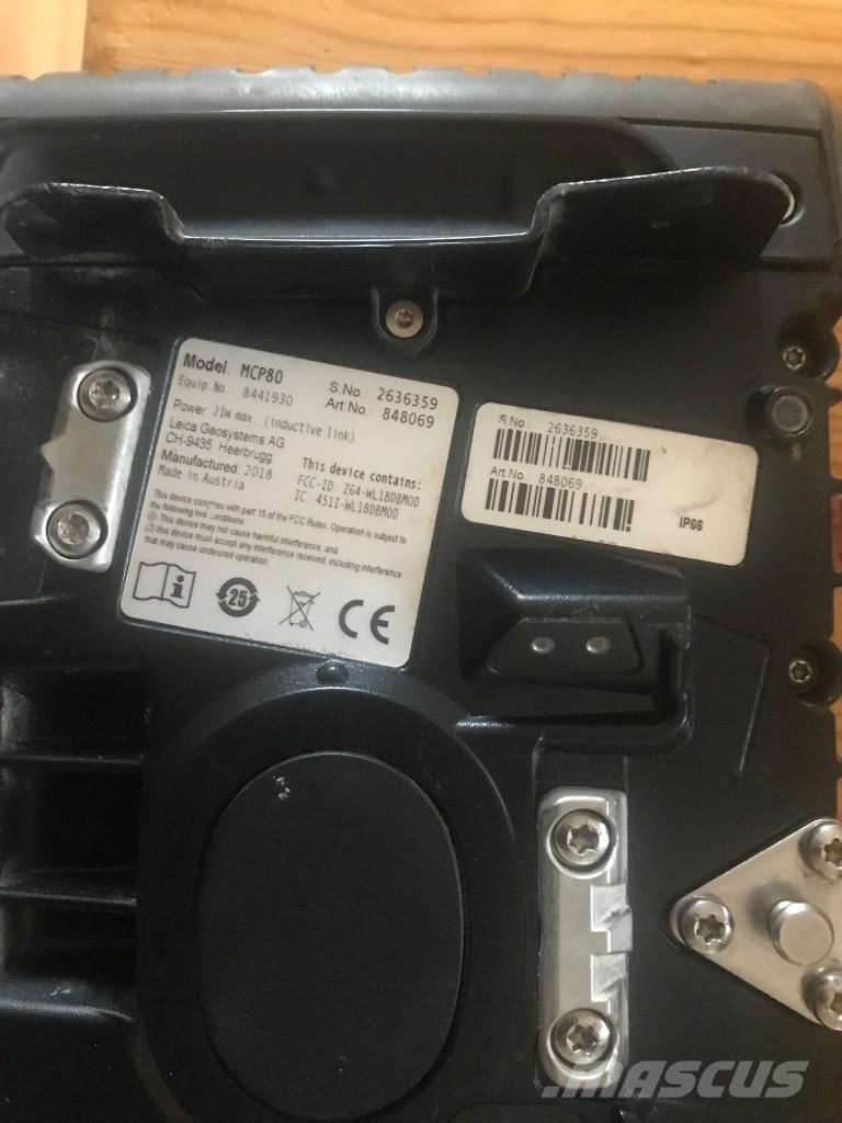 Hitachi ZX 135 US-7 Gravemaskiner på larvebånd