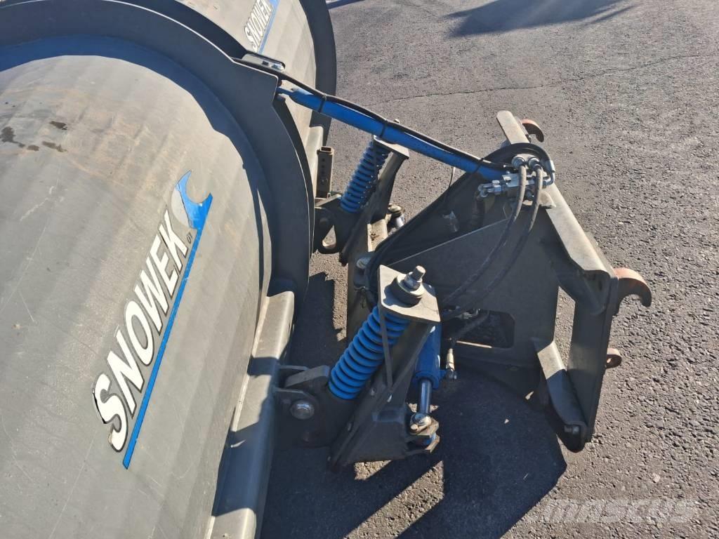 Snowek Alueaura 3200 Sneskovle og -plove