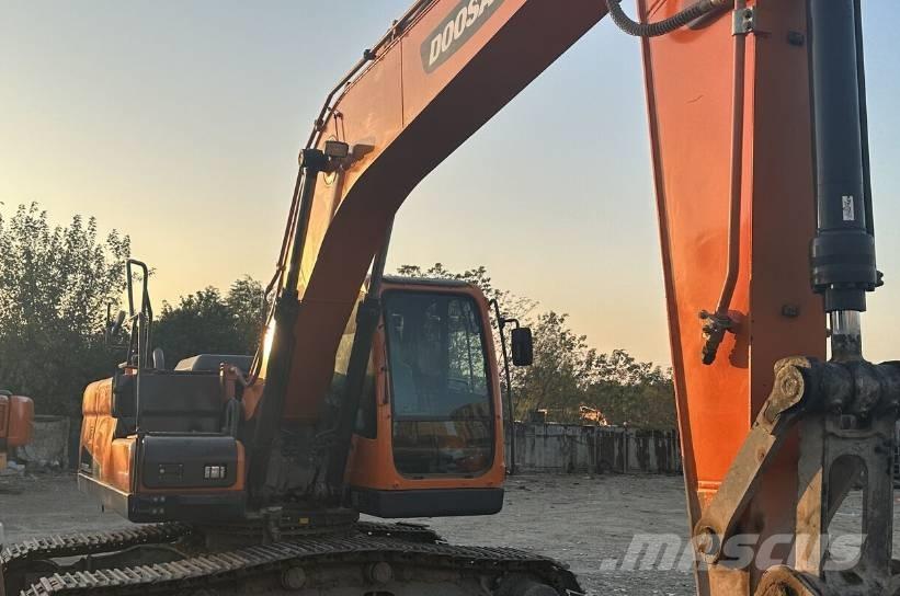 Doosan DX220 Gravemaskiner på larvebånd