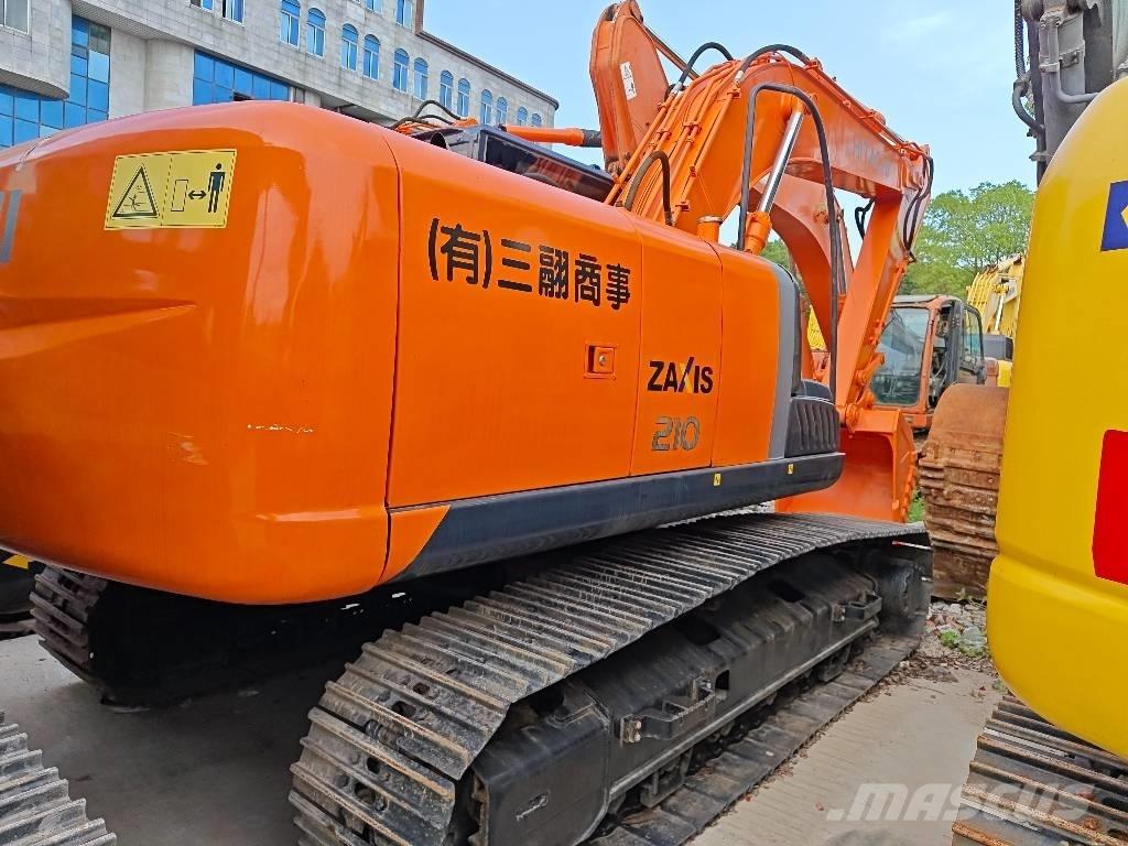 Hitachi ZX 210 Gravemaskiner på larvebånd