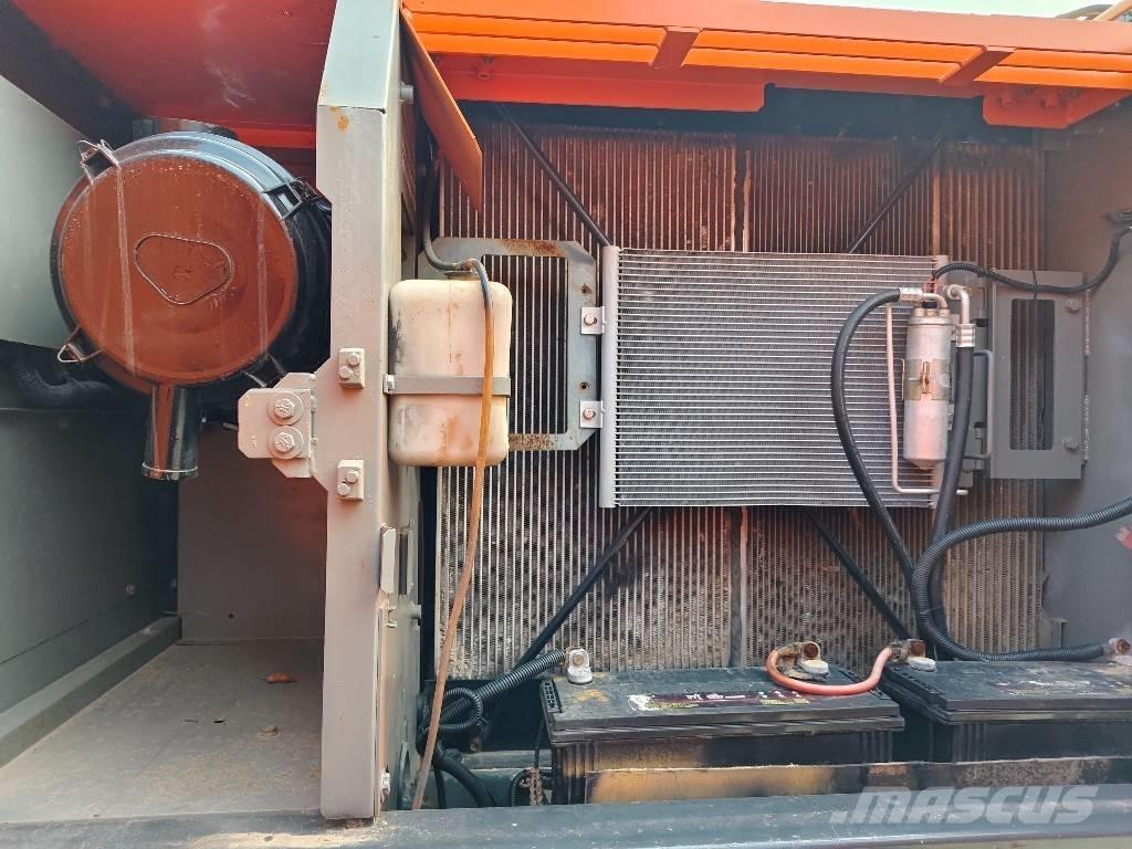 Hitachi ZX 210 Gravemaskiner på larvebånd