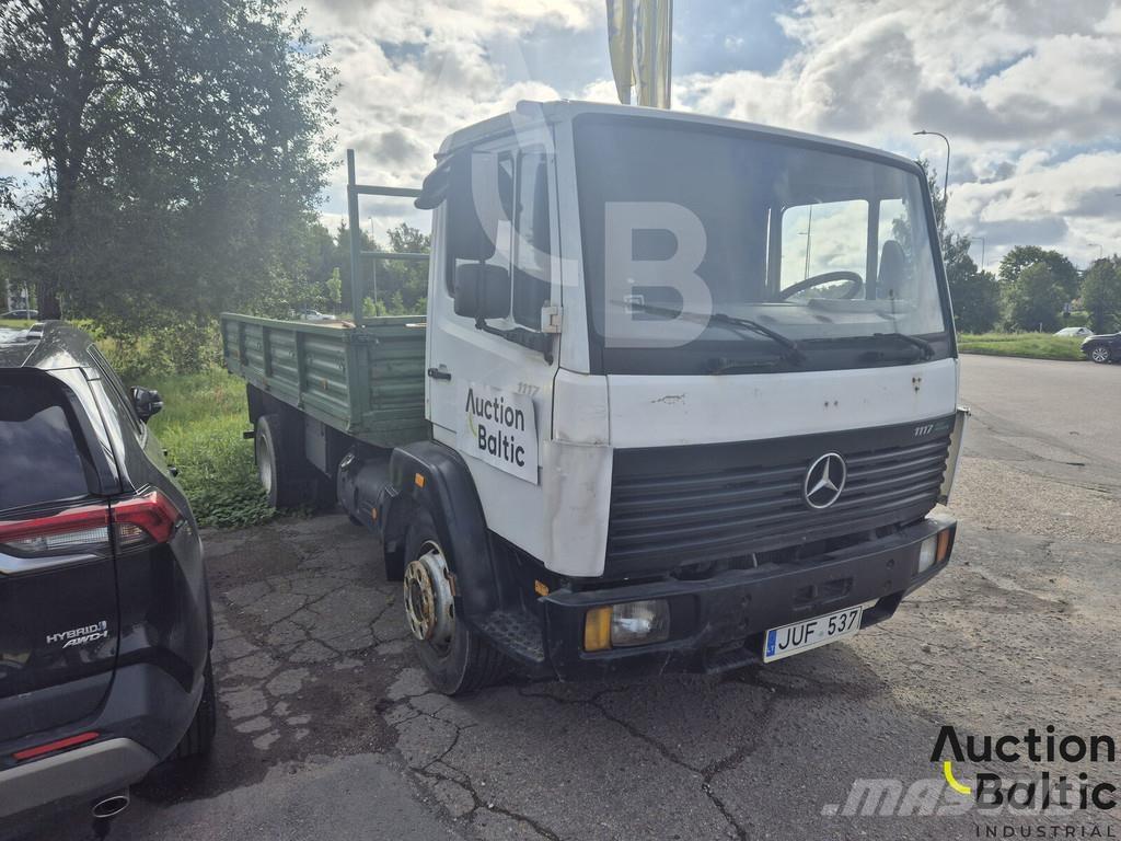 Mercedes-Benz 1117 Lastbil med lad/Flatbed