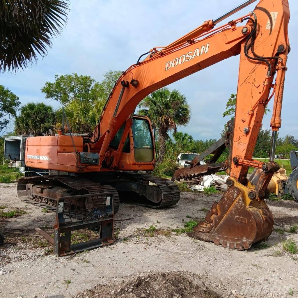Doosan DX 225 LC Gravemaskiner på larvebånd