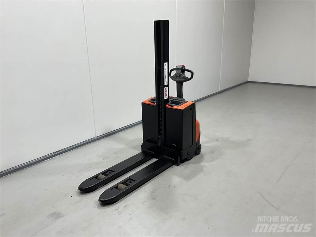 BT SWE080L Selvkørende stablere