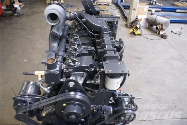 Komatsu SA6D125 E2 Motorer