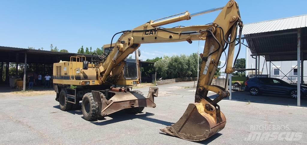 CAT 214 B Gravemaskiner på hjul