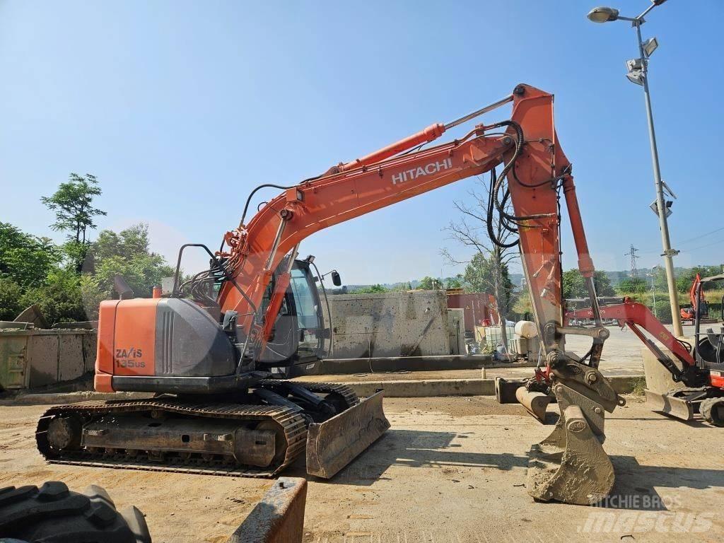 Hitachi ZX 135 US Gravemaskiner på larvebånd