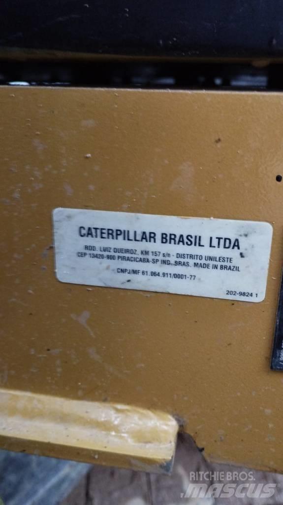 CAT 313D2L Gravemaskiner på larvebånd
