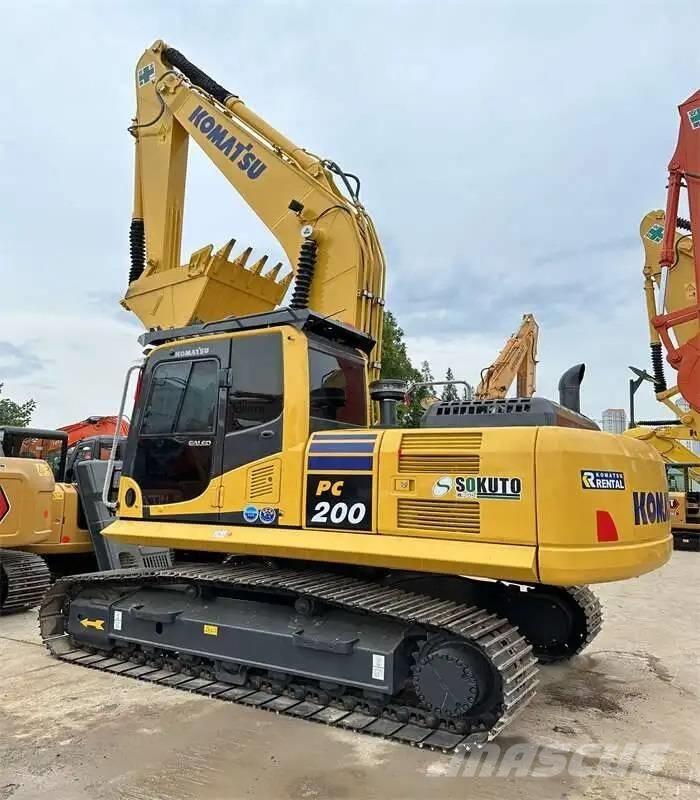 Komatsu PC200-8 Gravemaskiner på larvebånd
