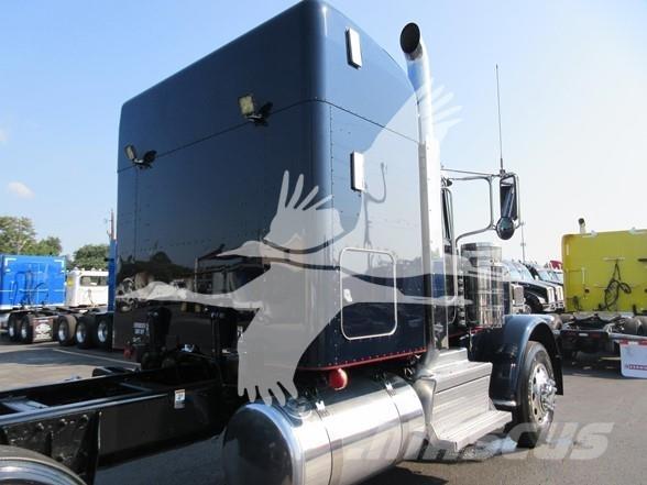 Peterbilt 389 Chassis