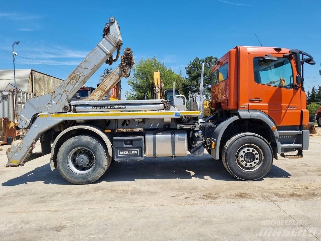 Mercedes-Benz 1833 Lastbiler med containerramme / veksellad
