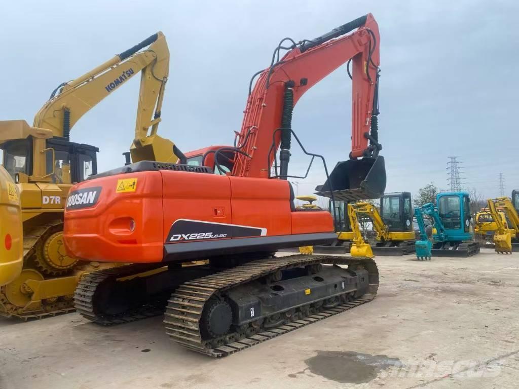 Doosan DX 225 Gravemaskiner på larvebånd