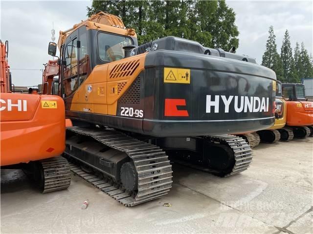 Hyundai Robex 220 LC Gravemaskiner på larvebånd