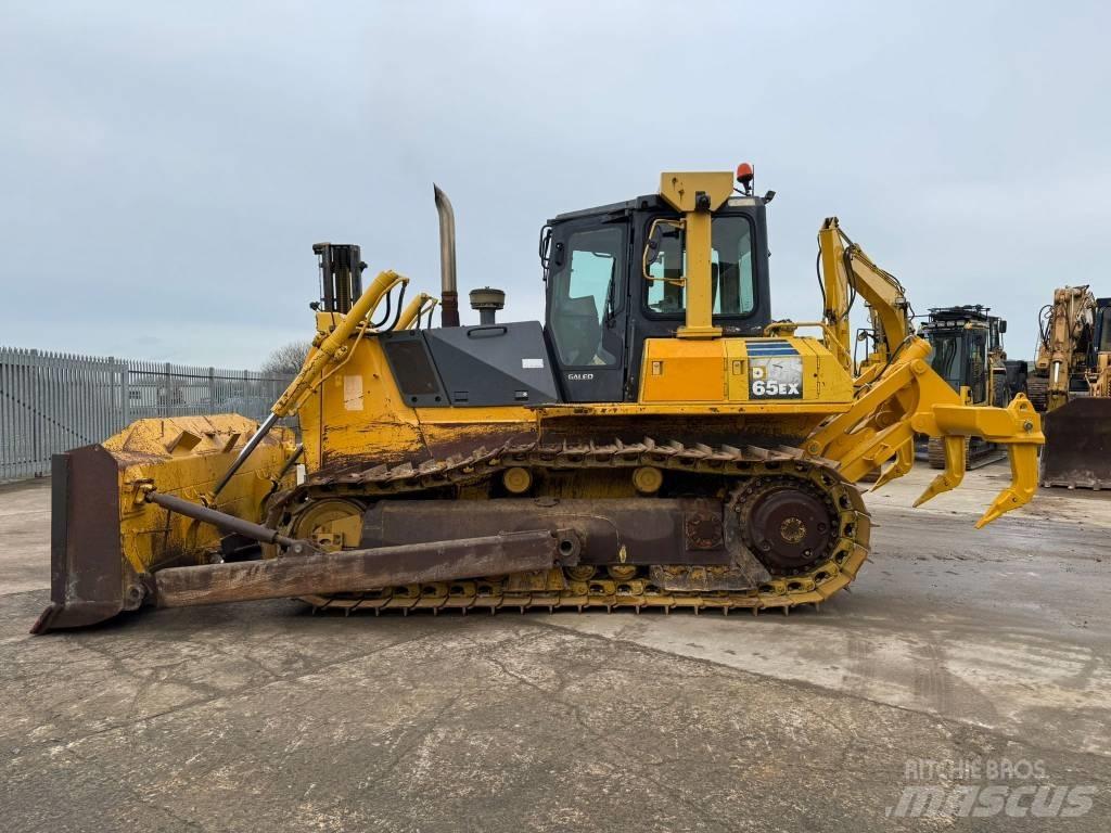 Komatsu D65EX-15 Bulldozer på larvebånd