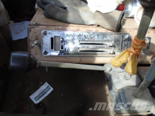 International 5070 Sneskovle og -plove