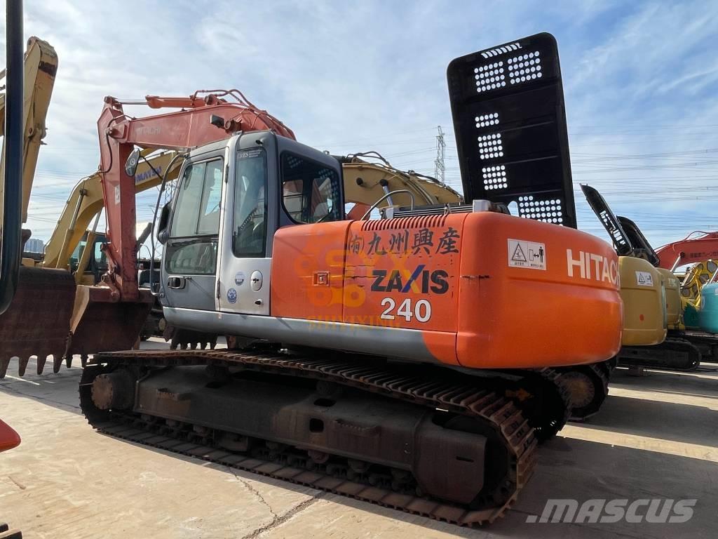 Hitachi ZX 240 Gravemaskiner på larvebånd