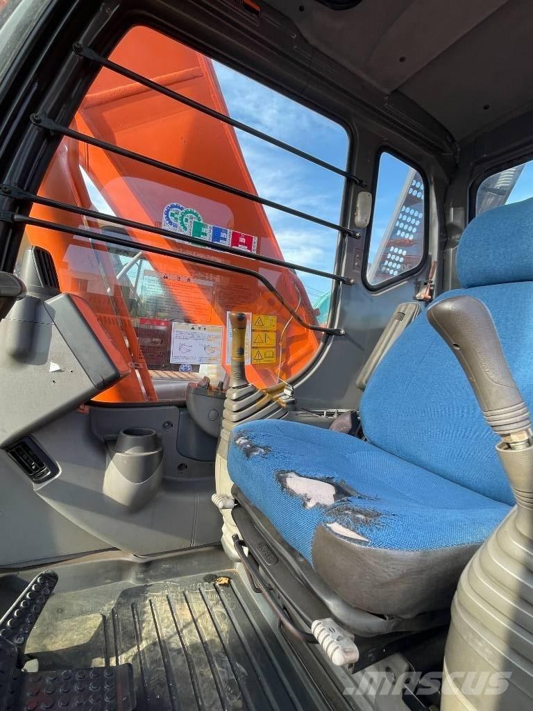 Hitachi ZX 240 Gravemaskiner på larvebånd