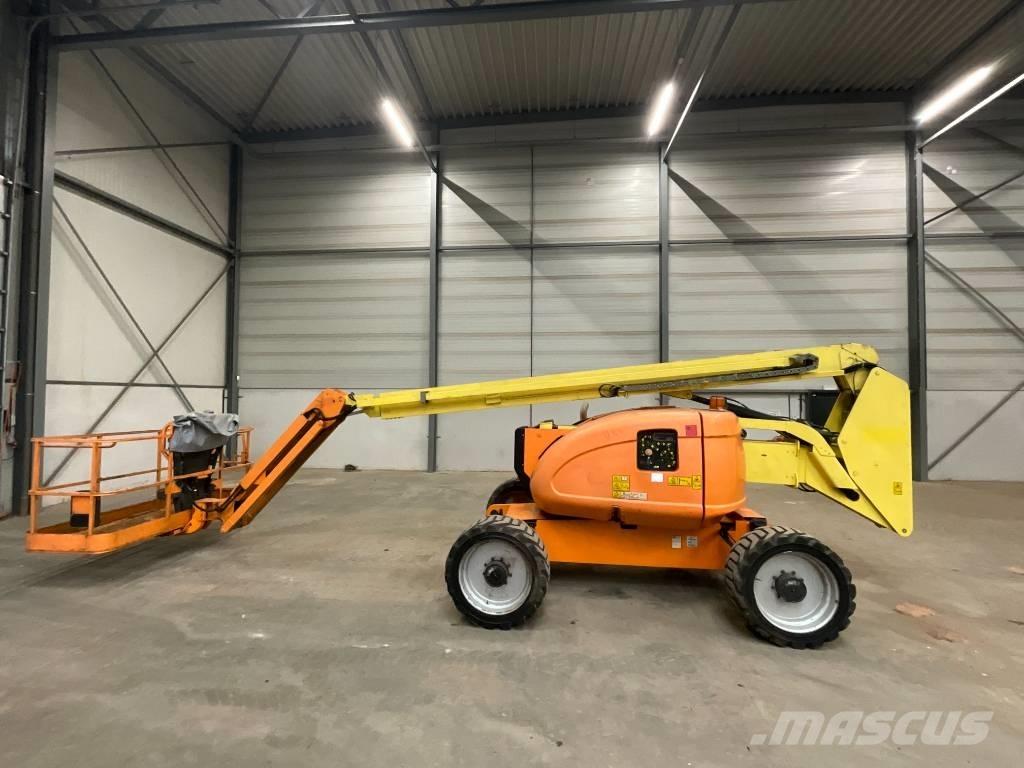JLG 600 AJ   4x4x4 Bomlifte med knækarm