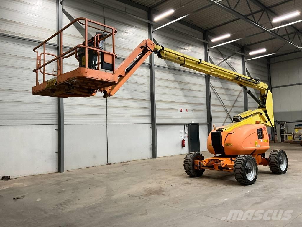 JLG 600 AJ   4x4x4 Bomlifte med knækarm