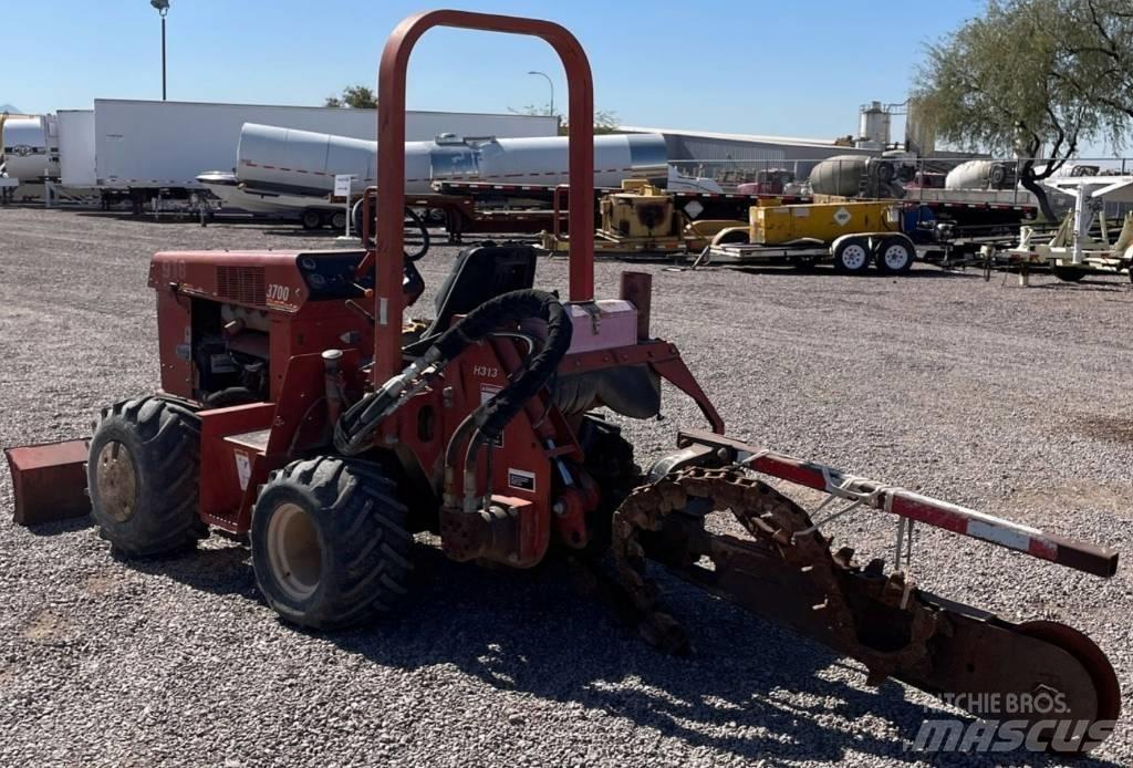 Ditch Witch 3700 DD Kædegravere