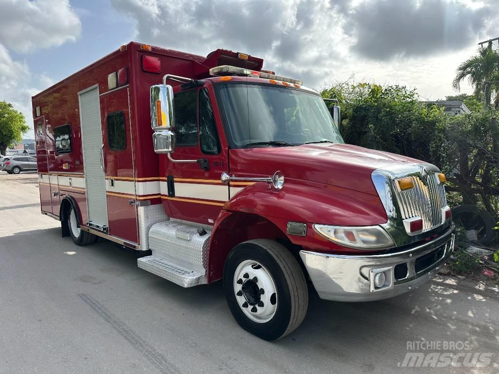 International 4300 Ambulancer