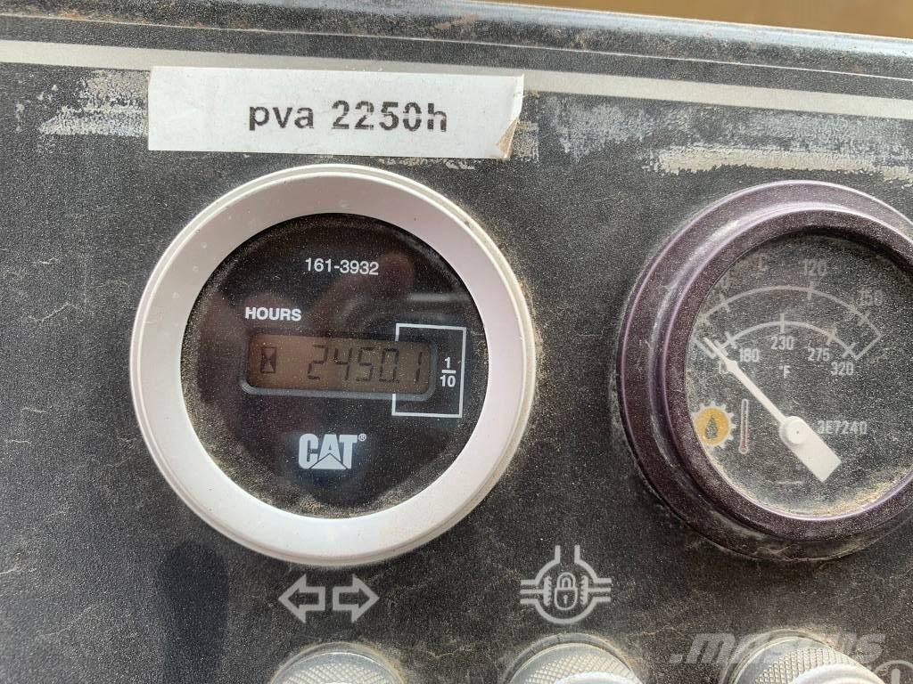 CAT PS 300 B Tromle med luftdæk