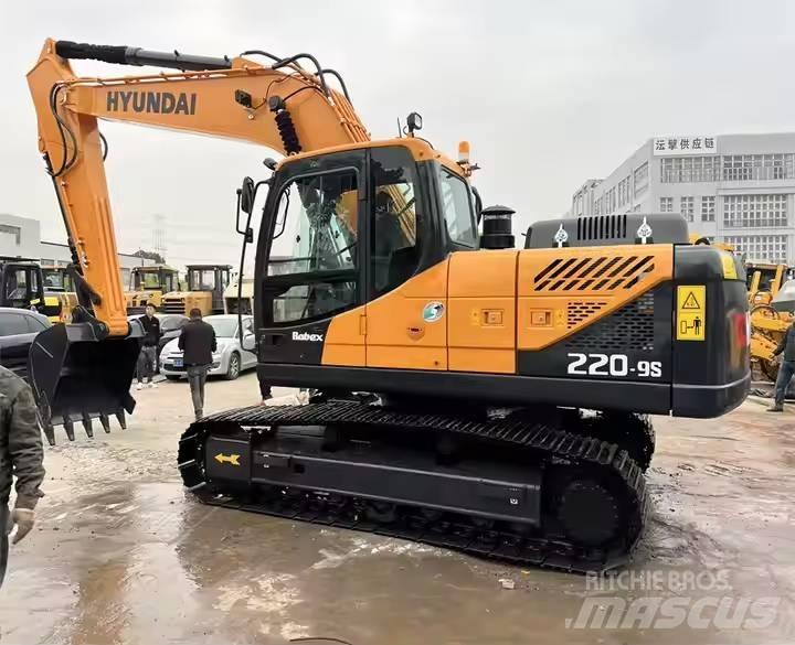 Hyundai R220-9S Gravemaskiner på larvebånd