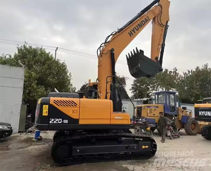 Hyundai R220-9S Gravemaskiner på larvebånd