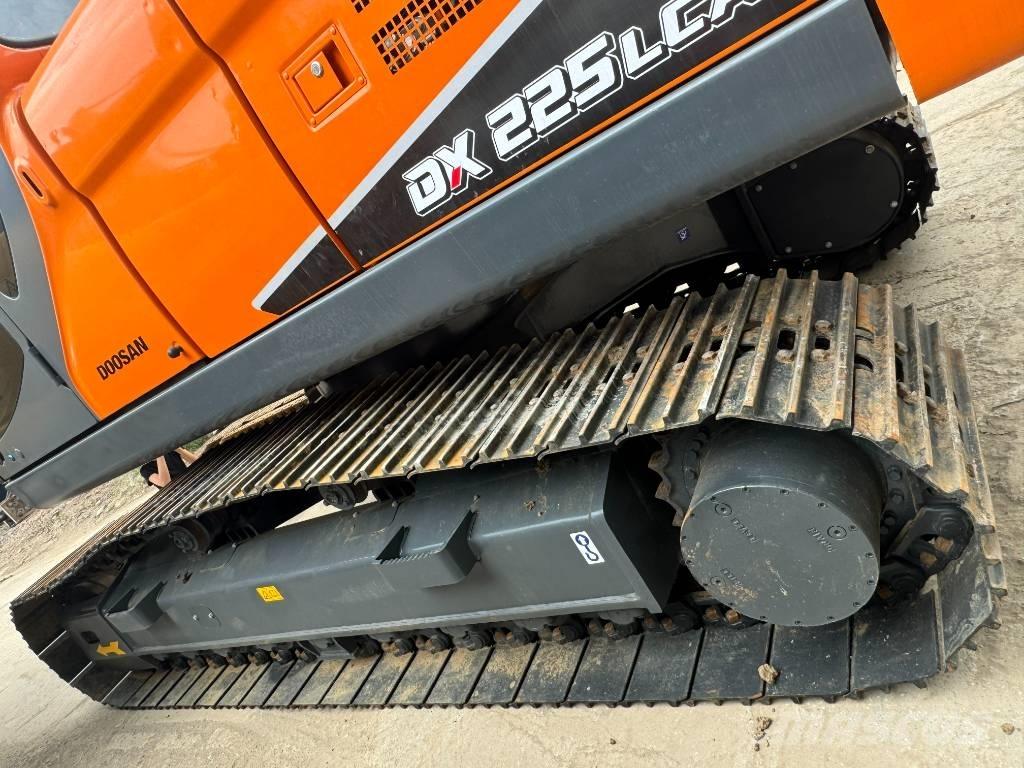 Develon DX 225 LCA Midi-gravemaskiner 7t - 12t