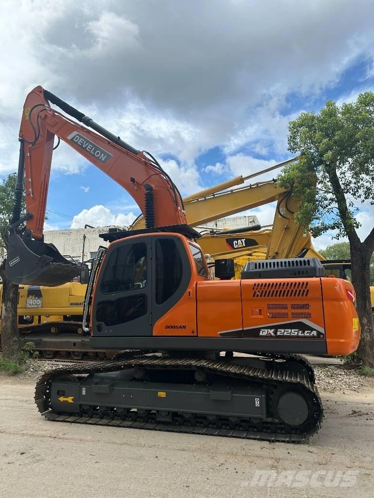 Develon DX 225 LCA Midi-gravemaskiner 7t - 12t